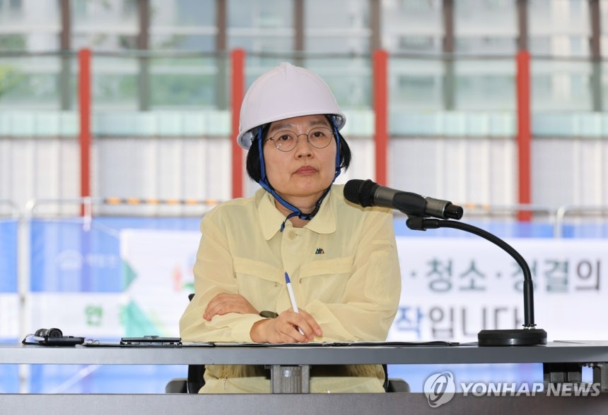 한성숙 국무총리, 고양창릉지구 주택공급 현장 점검 (고양=연합뉴스) 안정원 기자 = 한성숙 국무총리가 9일 3기 신도시 주택공급 현장인 경기도 고양시 덕양구 고양창릉지구 현장을 방문, 주택공급에 차질이 없도록 당부하
