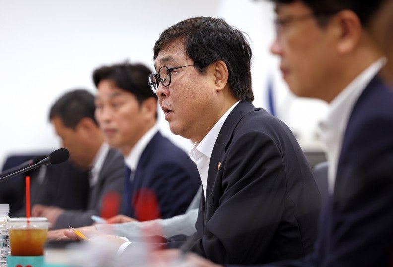 최휘영, <b>메가박스</b> 회생절차에 "업계 영향 최소화 할 것"