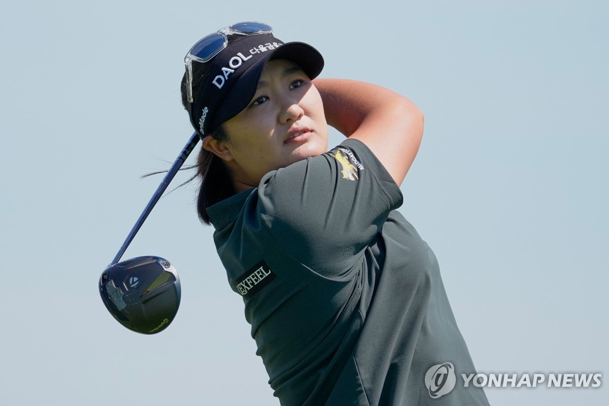 유해란, 2연속 메이저 우승 향해 시동…<b>에비앙 챔피언십</b> 1R 3위