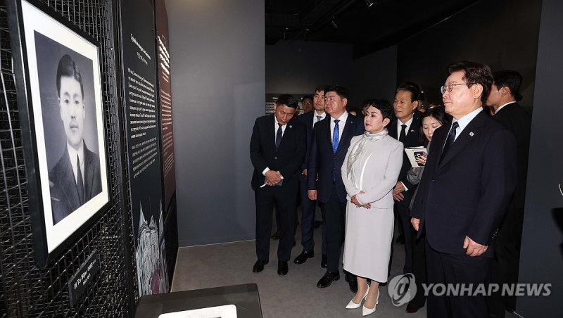 이재명 대통령, <b>이태준</b> 열사 <b>기념관</b> 방문