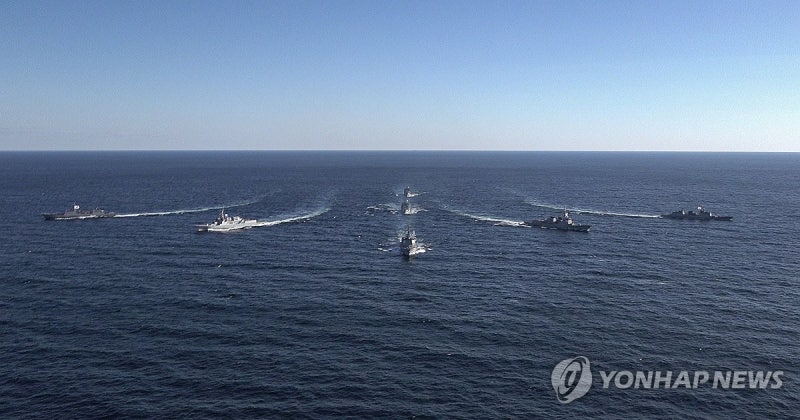 <b>동해</b>상서 <b>해군</b> 호위함 승조원 1명 <b>실종</b>…수색 중