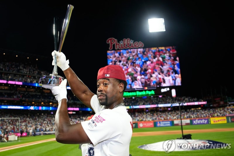 9회말 만루포처럼…<b>워커</b>, MLB <b>홈런 더비</b> 4연속 <b>홈런</b>으로 <b>우승</b>