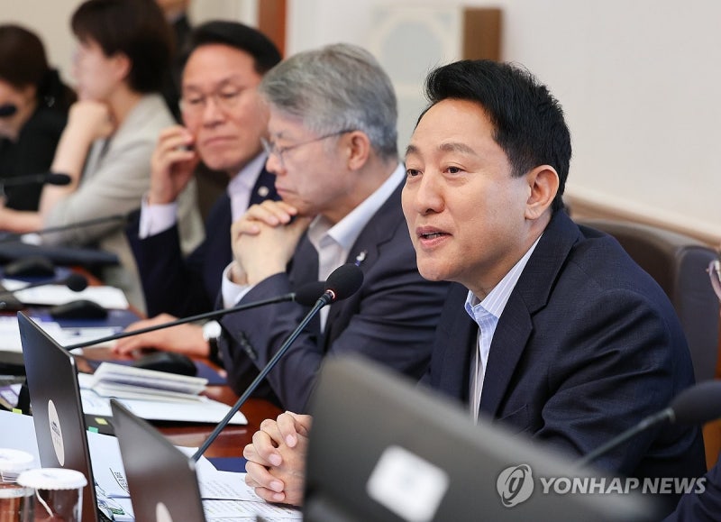 <b>오세훈</b> '부동산 발언'하려 하자…韓총리 "대토론회 있으니까요"(종합)