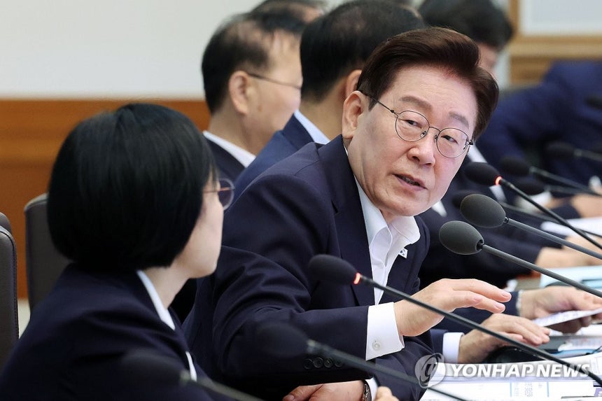 국무회의 발언하는 이재명 대통령 (서울=연합뉴스) 한상균 기자 = 이재명 대통령이 14일 청와대에서 열린 국무회의에서 발언하고 있다. 2026.7.14 [청와대통신사진기자단] xyz@yna.co.kr