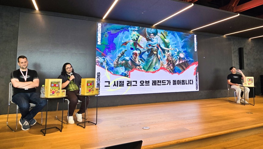 "그 시절 리그 오브 레전드가 돌아옵니다"
(서울=연합뉴스) 김주환 기자 = 라이엇게임즈 리그 오브 레전드(LoL) 제작진이 10일 서울 강남구 사옥에서 취재진에 '리그 오브 레전드 클래식'을 설명하고 있다.