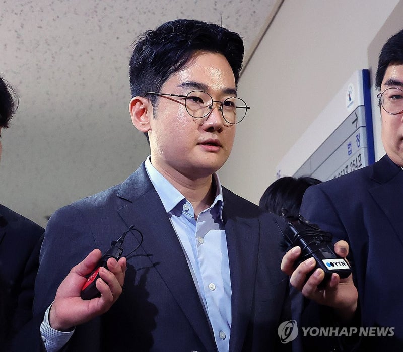 경찰, <b>정이한</b> 전 부산시장 후보 <b>부친</b> 병원 <b>압수수색</b>