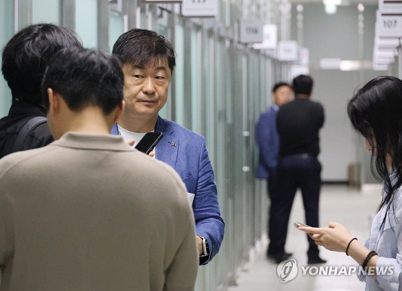 [1보] 경찰, <b>청주시의회 압수수색</b>…시의원 아동 성매매 혐의