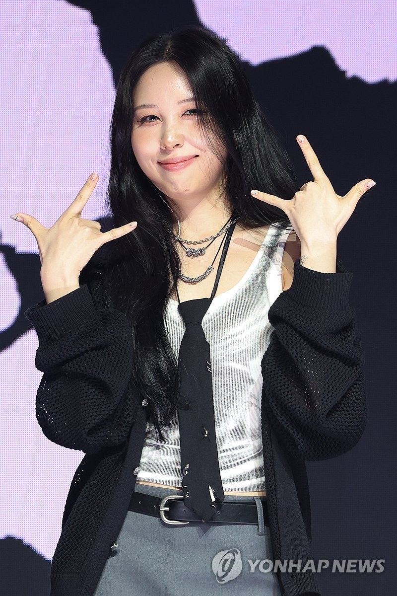 록으로 자기혐오 쓴 <b>권진아</b> "속시원한 느낌…또래에게 위로되길"