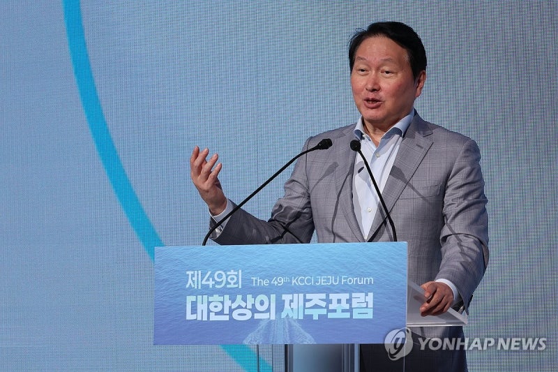 대한상의 제주포럼 개막…<b>최태원</b> "AI시대 <b>일하는 방식</b> 바꿔야"(종합)