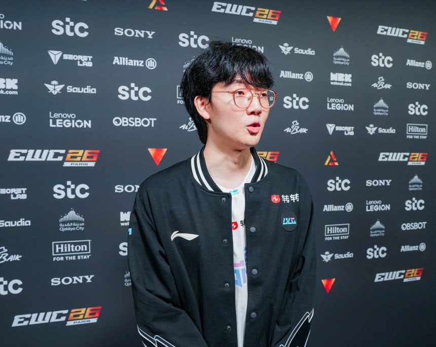 인터뷰하는 '바이퍼' 박도현
(파리=연합뉴스) 김주환 기자 = 중국 빌리빌리 게이밍(BLG)의 바텀 라이너 '바이퍼' 박도현이 16일(현지 시간) 파리 포르트 드 베르사유 전시장에서 열린 EWC 2026 C조