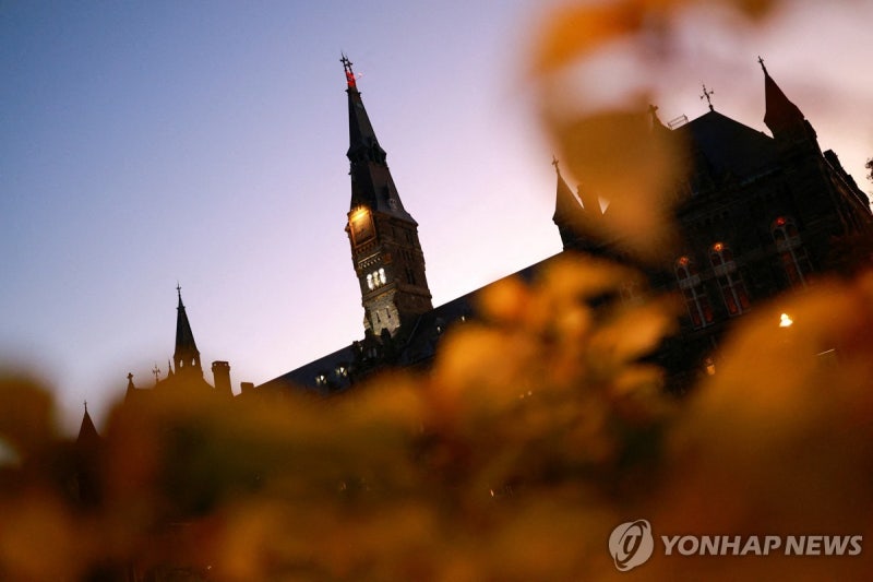 <b>트럼프</b> 행정부, 외국학생 <b>비자</b> 4년으로 <b>제한</b>…최종 규정 발표