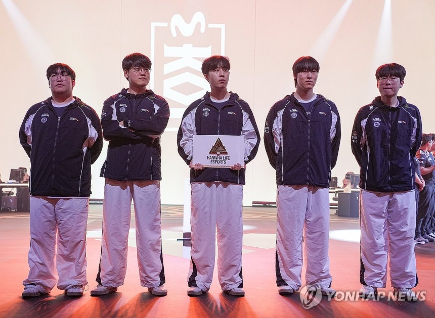 EWC 출전한 한화생명e스포츠
(파리=연합뉴스) 김주환 기자 = LCK의 한화생명e스포츠가 15일(현지 시간) 프랑스 파리 포르트 드 베르사유 전시장에서 열린 EWC 2026 리그 오브 레전드(LoL) 종목 개막 행