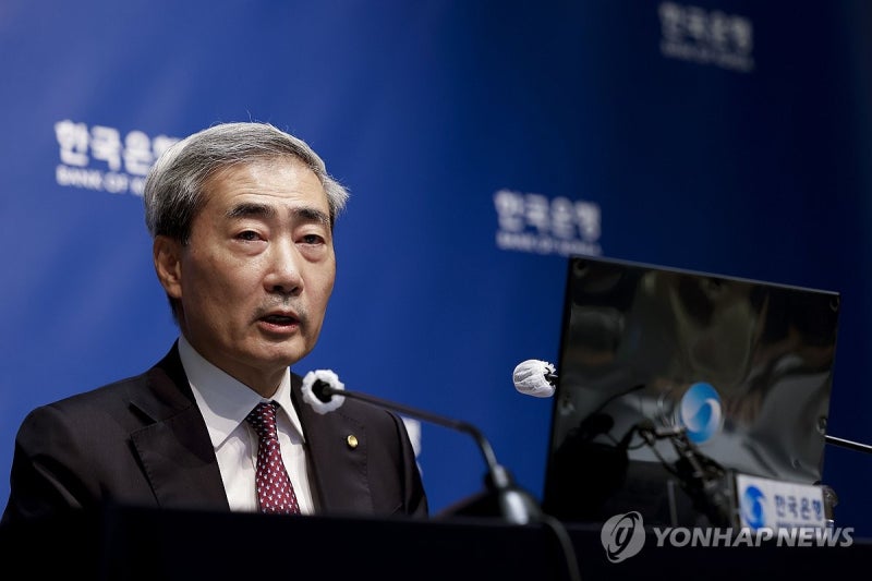 <b>기자간담회</b>서 발언하는 <b>신현송</b> 한은 총재