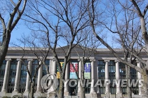 美<b>비자 제한</b> 직격탄 맞은 한국 <b>유학생</b>들 "불확실성에 조마조마"