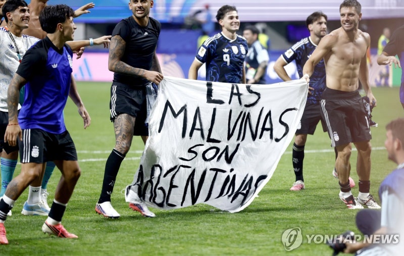 [월드컵] 영국 "FIFA, 아르헨 '<b>포클랜드</b> 우리 땅' 자축 조사해야"