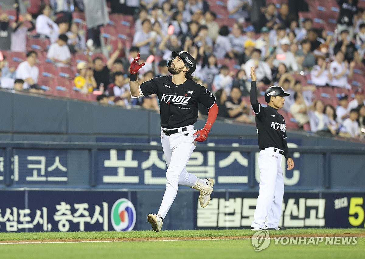 힐리어드 대포 2방 6타점 원맨쇼…<b>kt</b>, <b>LG</b> 연파하고 5연승