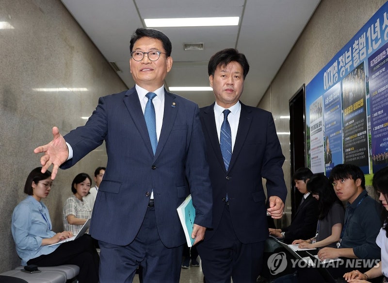 與<b>최고위</b>, 송영길·김용에 '후보자격 예외' 인정…<b>출마 허용</b>