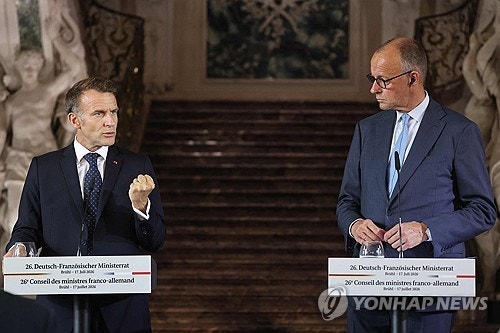 독일 총리가 프랑스 핵우산 안으로 들어가기로 결단하고 훈련 참가함