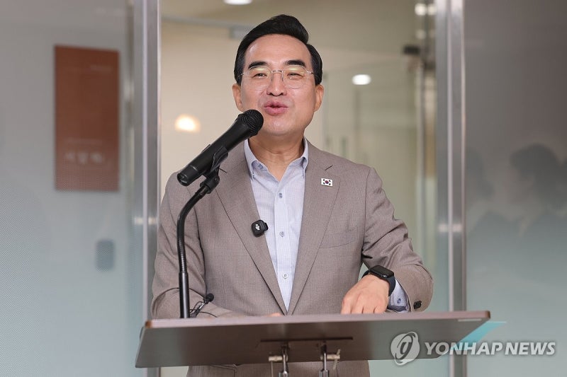 <b>박홍근</b> "반도체 호황기 급격히 안 꺼져…<b>청년</b> 정책에 대폭 <b>투자</b>"