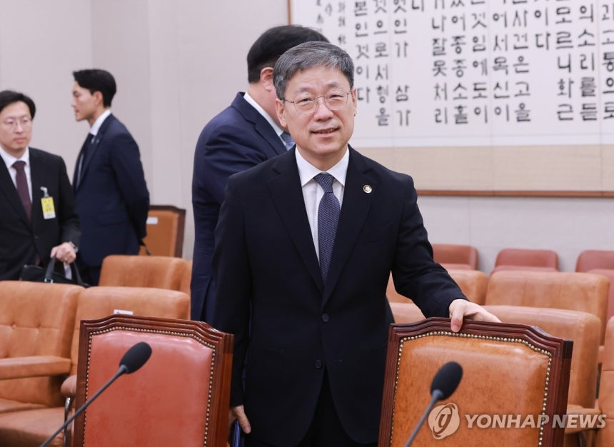 법사위 전체회의 출석한 노경필 법원행정처장 (서울=연합뉴스) 신현우 기자 = 노경필 법원행정처장이 15일 국회에서 열린 법제사법위원회 전체회의에 출석하고 있다.2026.7.15 