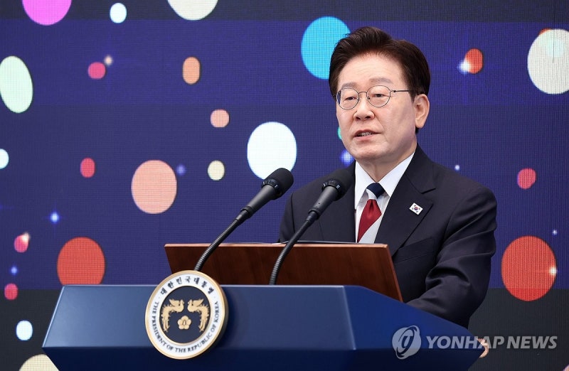 李<b>대통령</b>, 與 전대 <b>기탁금</b>에 "청년 후보들 힘들어한다니 아쉬워"