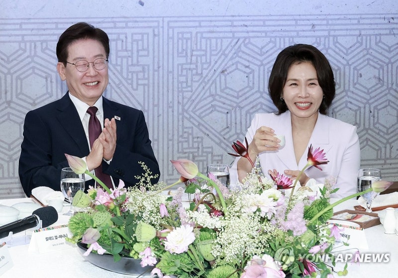 <b>이재명</b> 대통령 부부, 세계유산위원회 <b>만찬 참석</b>