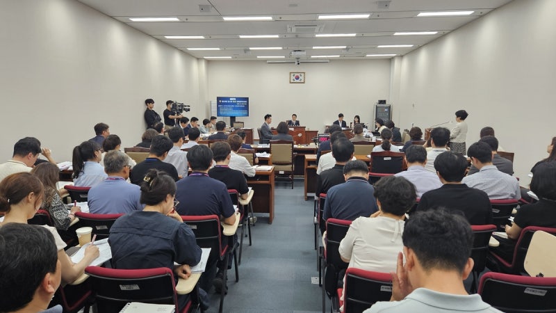 부산시정 교체되자마자 도마 위에 오른 사직야구장 재건축