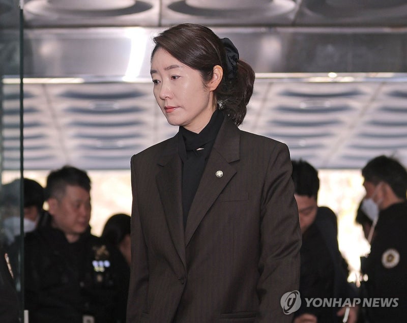 경찰, <b>강선우</b> '시의원 쪼개기 후원 의혹' <b>무혐의</b> 처분
