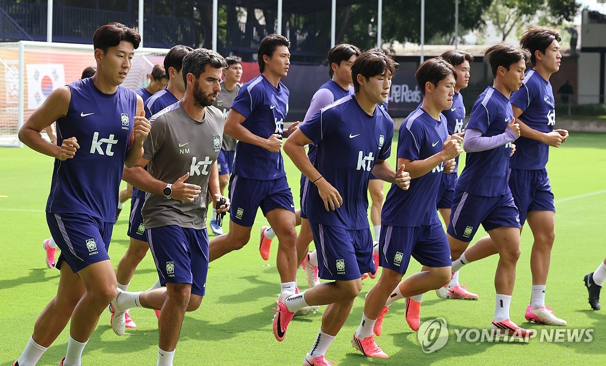 월드컵 후폭풍 <b>한국</b>, <b>FIFA 랭킹 32위</b>…4년 7개월 만에 30위권 밖