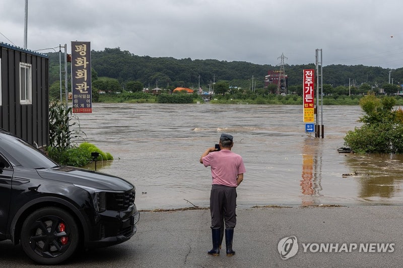 <b>연천</b> 임진강 <b>임진교</b> 일대 <b>홍수경보</b> 발령(종합)