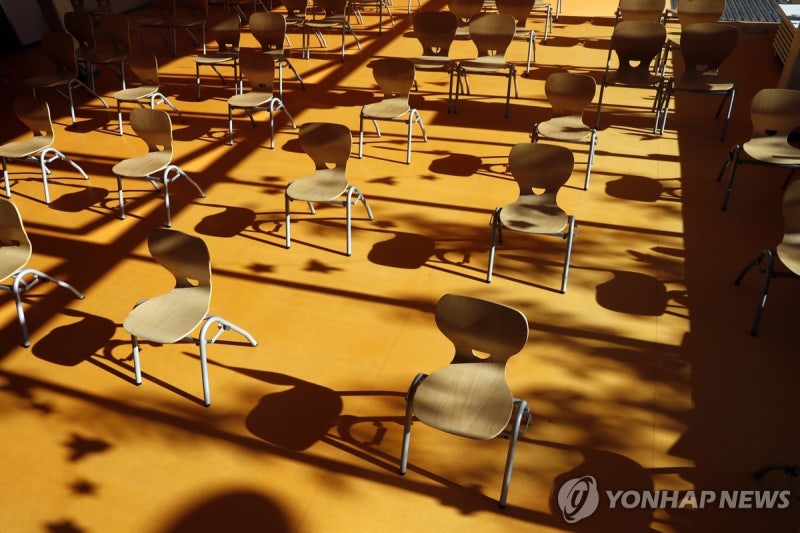 17년 동안 출근 안 하고 병가 쓴 독일 교사, 퇴직 처분에 소송으로 맞대응
