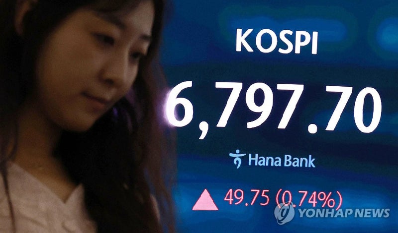 아직 불안한 반도체 투심…삼전닉스 6~9% 급등했다 '<b>반납</b>'(종합)
