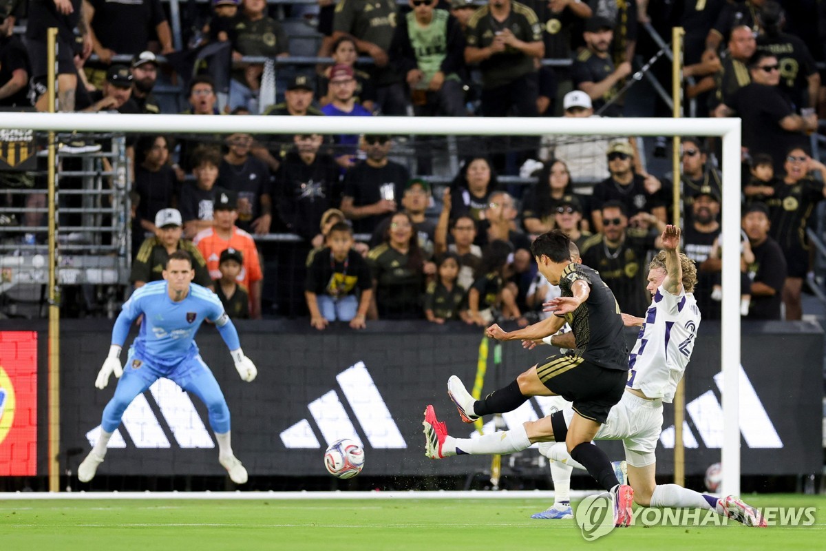 '물꼬 튼' <b>손흥민</b>, 2경기 연속골…<b>1골1도움</b>으로 LAFC 3연승 앞장(종합)