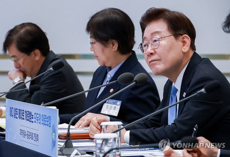 李대통령, 오늘 국민과 '<b>부동산 대토론회</b>'…보유세 등 쟁점