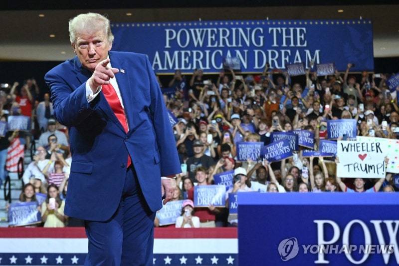 이란 상대로 대규모 군사 타격 준비 마쳤다고 으름장 놓은 트럼프