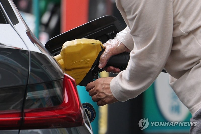 <b>유류세 인하</b> 9월말까지 <b>연장</b>…휘발유 15%·경유 25%·부탄 25%↓