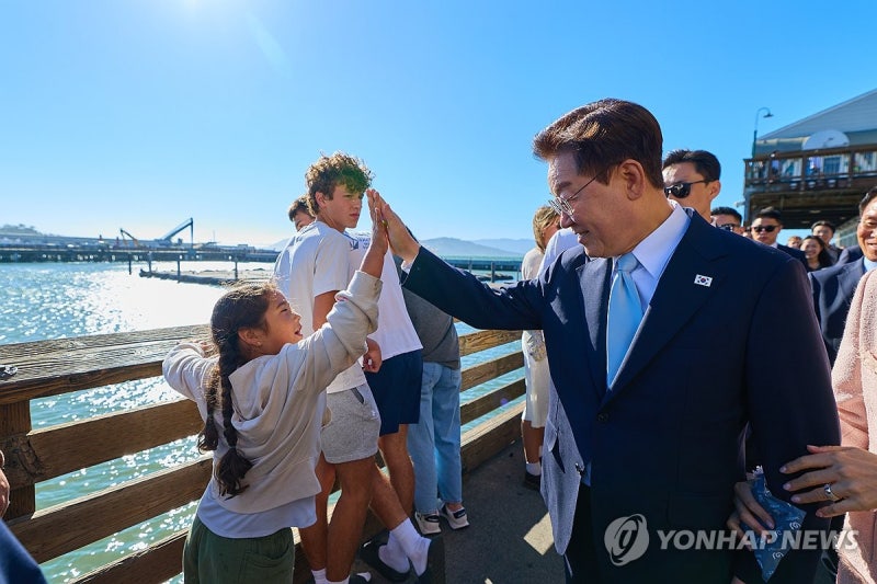 李대통령, 美샌프란 <b>명소</b> 찾아 시민들과 소통…식당서 저녁식사