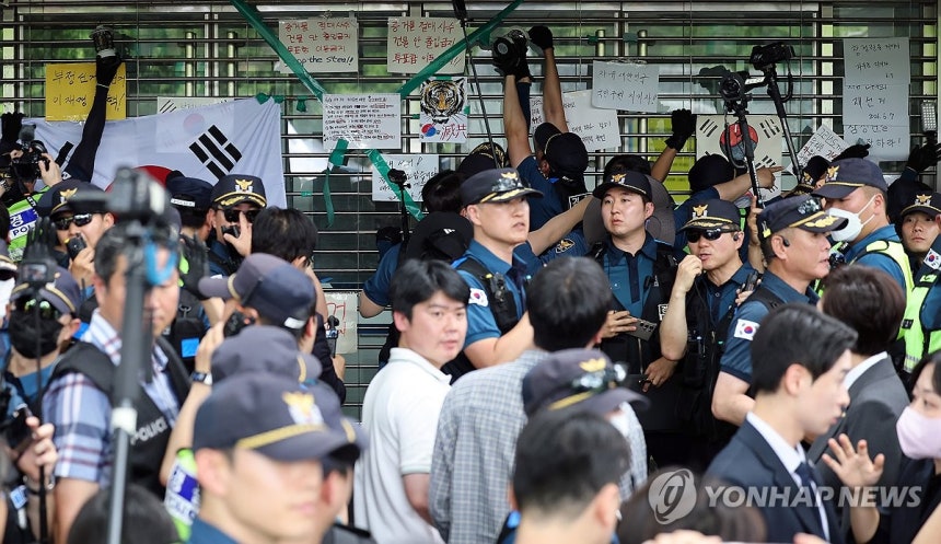 지난 2일 국조특위 진입 현장 [연합뉴스 자료사진. 재판매 및 DB금지]