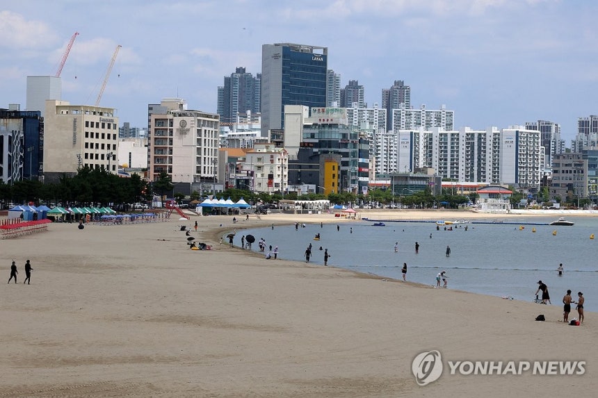 한산한 포항 해수욕장 [연합뉴스 자료사진.재판매 및 DB금지]