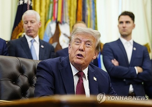 트럼프 "<b>이란</b>과 심도있는 협상중…실패시 매우 강력한 군사행동"