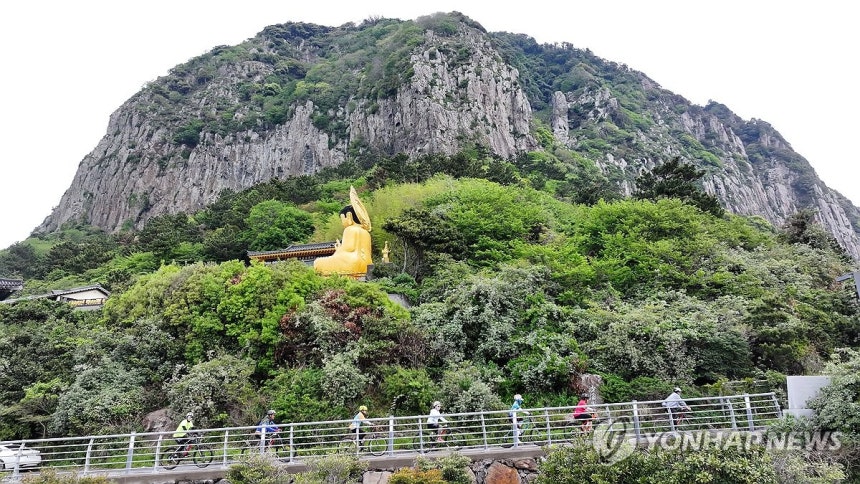 제주 산방산 [연합뉴스 자료사진]