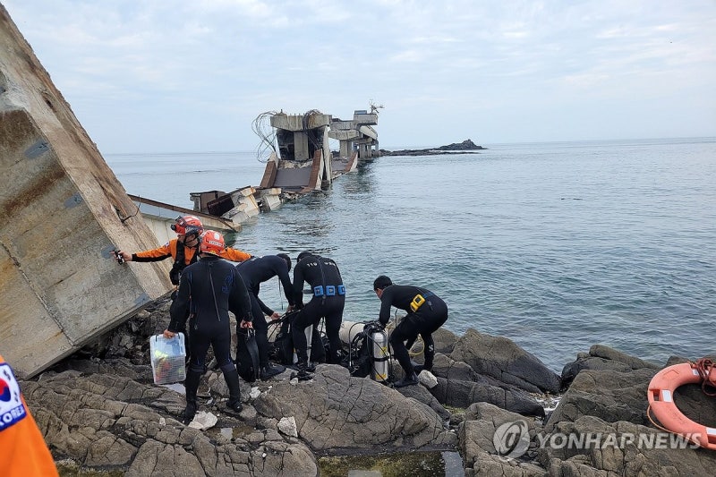<b>포항</b> 해상 인도교 <b>붕괴</b>로 17명 한때 고립…안전점검 적절했나(종합2보)