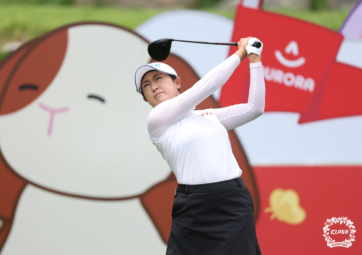 김민주·<b>김새로미</b>, 재개한 KLPGA 투어 오로라월드 1R 공동 선두