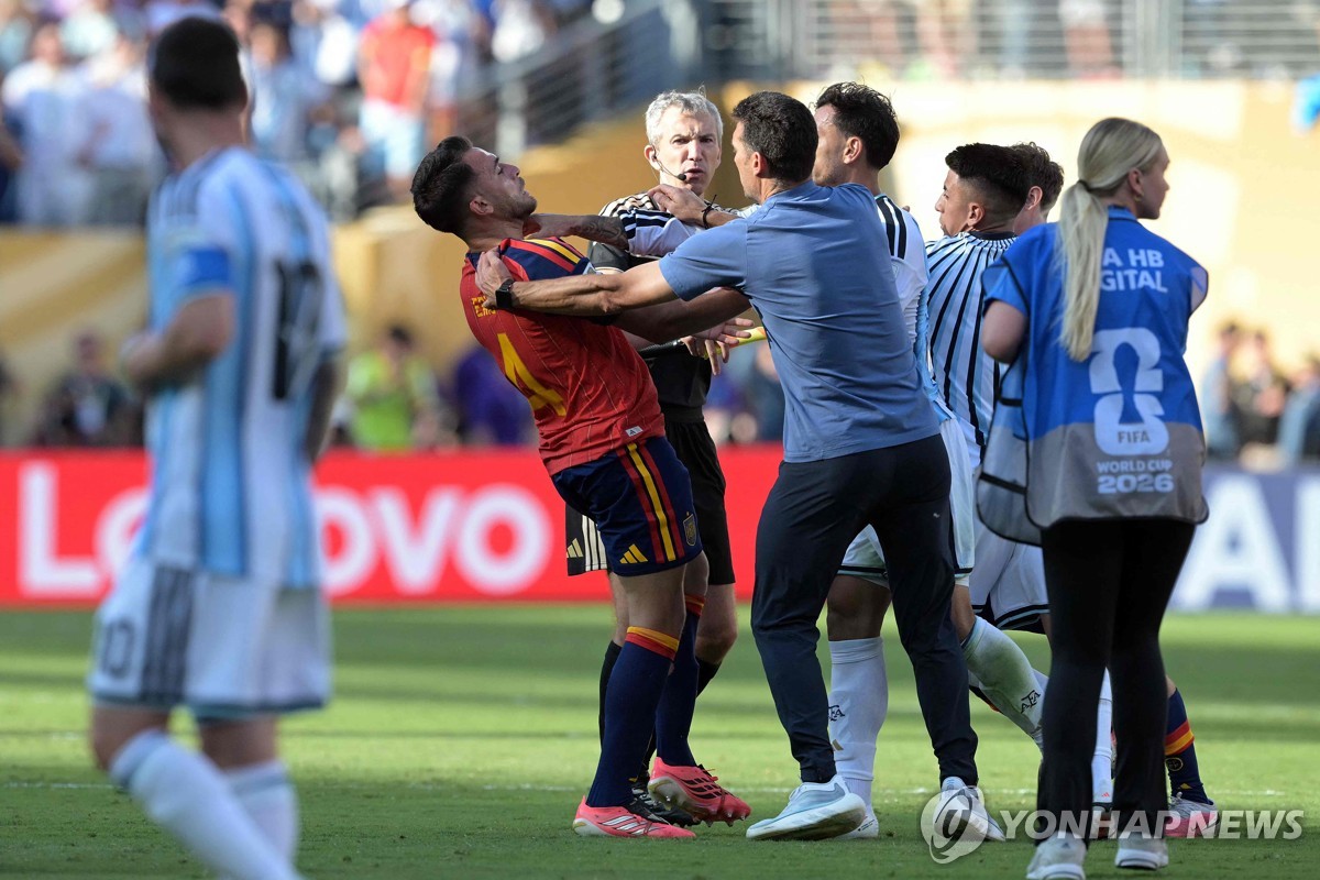<b>FIFA</b>, <b>아르헨티나 징계</b> 절차 착수…난투극·정치적 현수막 관련