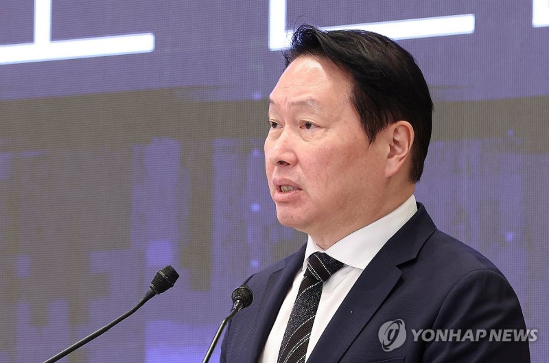 <b>최태원</b>, SK하이닉스 <b>주식</b> 48억 규모 장내<b>매수</b>…"책임경영 차원"