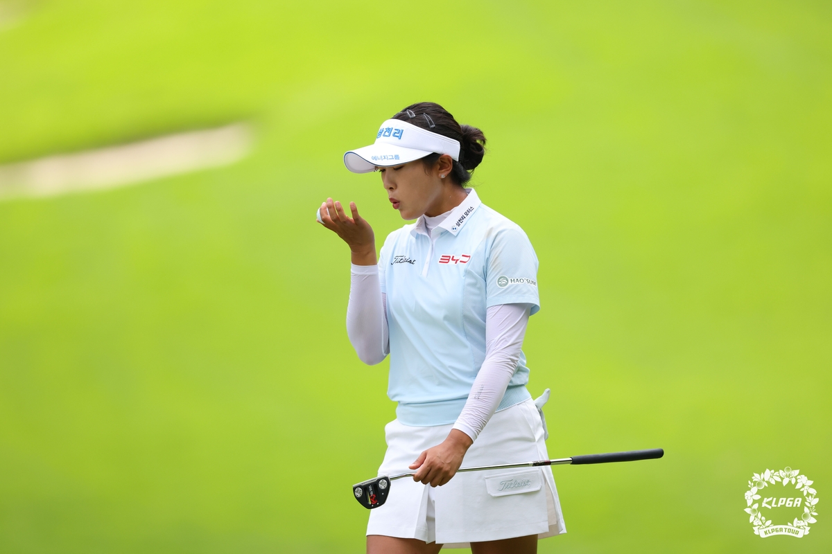 <b>김민주</b>, KLPGA 투어 오로라월드 챔피언십 2R 단독 선두