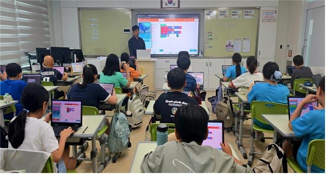 지난달 서울 개현초교에서 진행한 '2026 AI·SW 활성화 교육' 블록코딩 실습 교육 [서울시 제공.재판매 및 DB 금지]