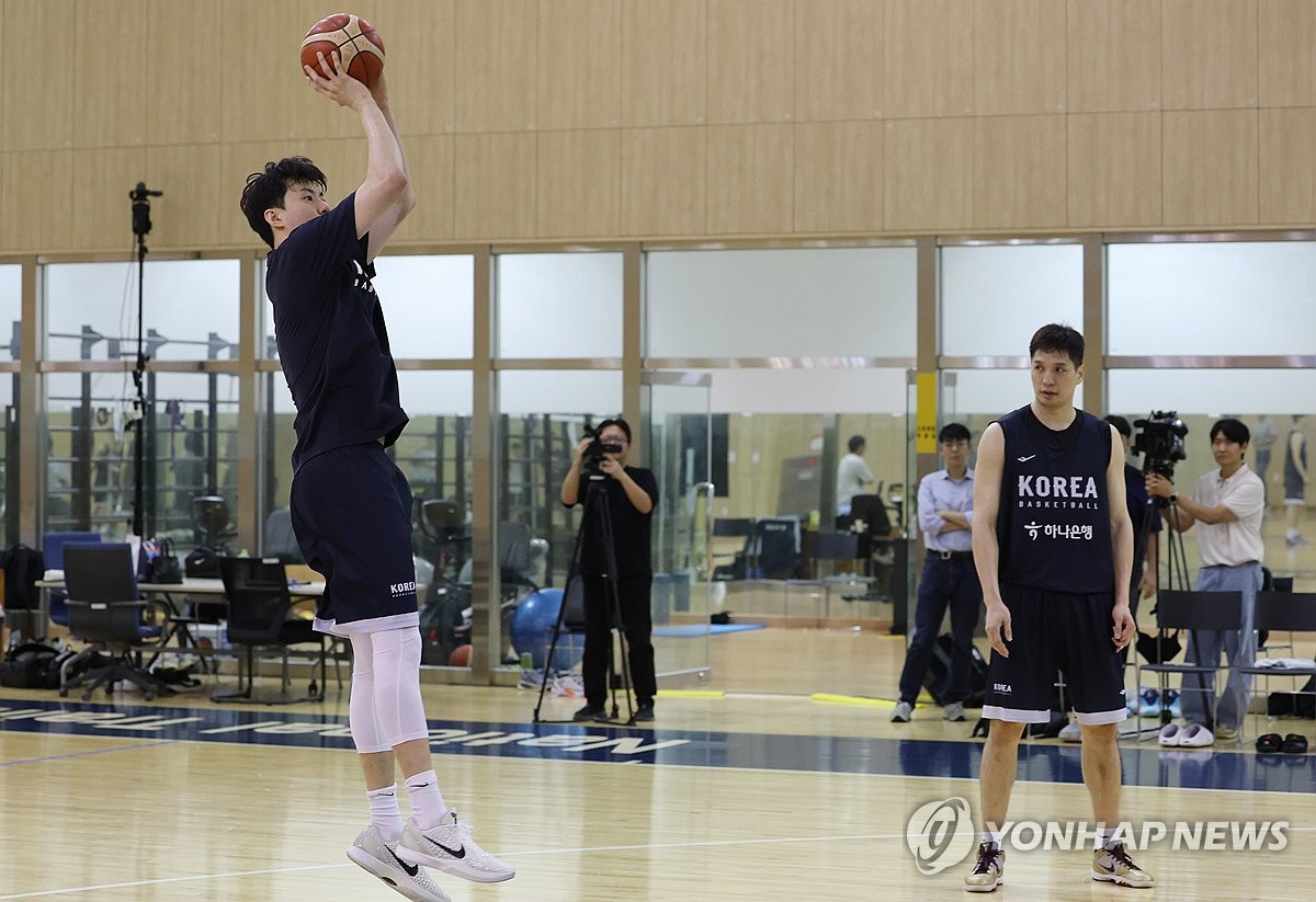 슛하는 <b>이현중</b>