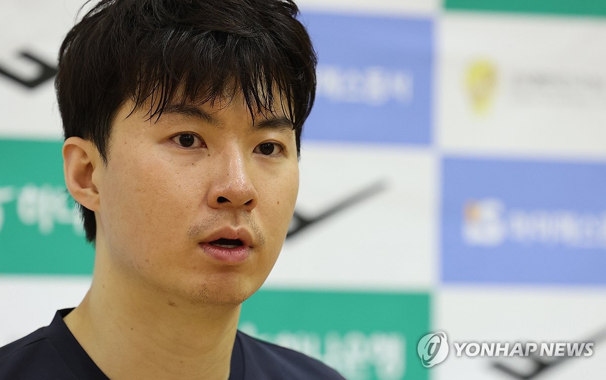 답변하는 <b>이현중</b>