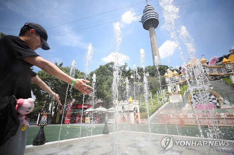 [르포] <b>40도</b> 넘긴 <b>대구</b>…<b>폭염</b>이 '대프리카' 도시 일상을 바꿨다